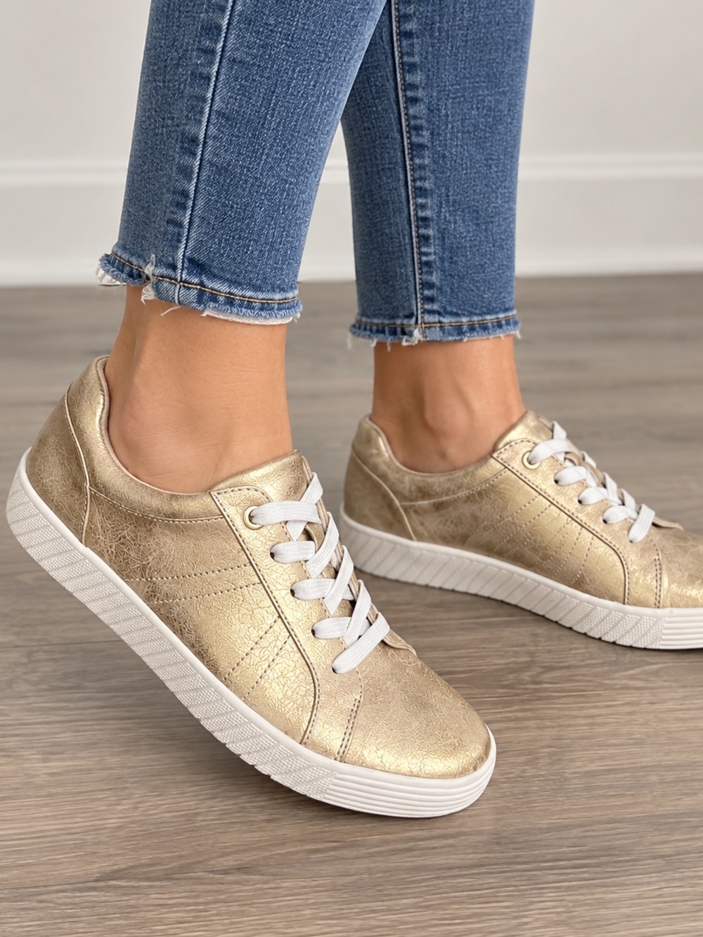 SOUL Naturalizer Neela Women’s Size 7 Gold Metallic Lace Up Sneakers NWOB